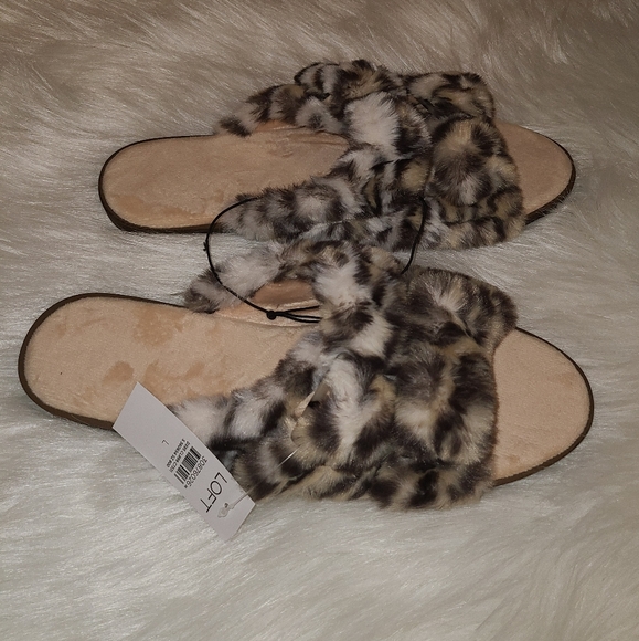 LOFT Faux Fur Buckle Slippers | Large - Picture 5 of 7